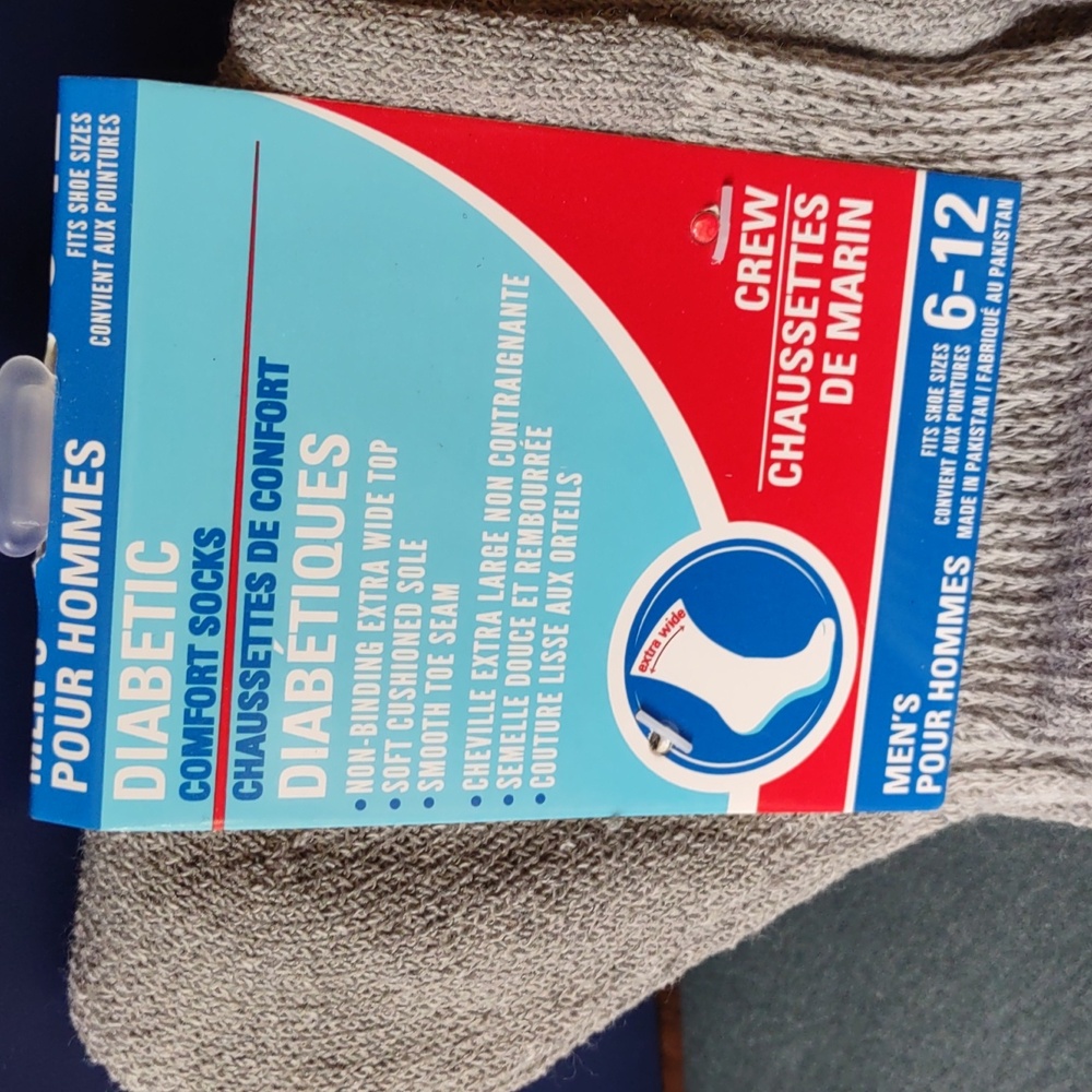NWT Men's Diabetic Socks Size 6-12 - Picture 2 of 3